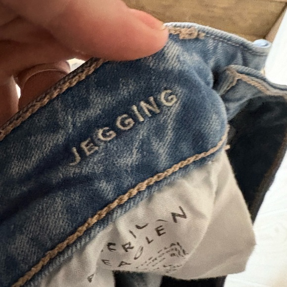American Eagle Distressed Jeggings - Picture 4 of 5